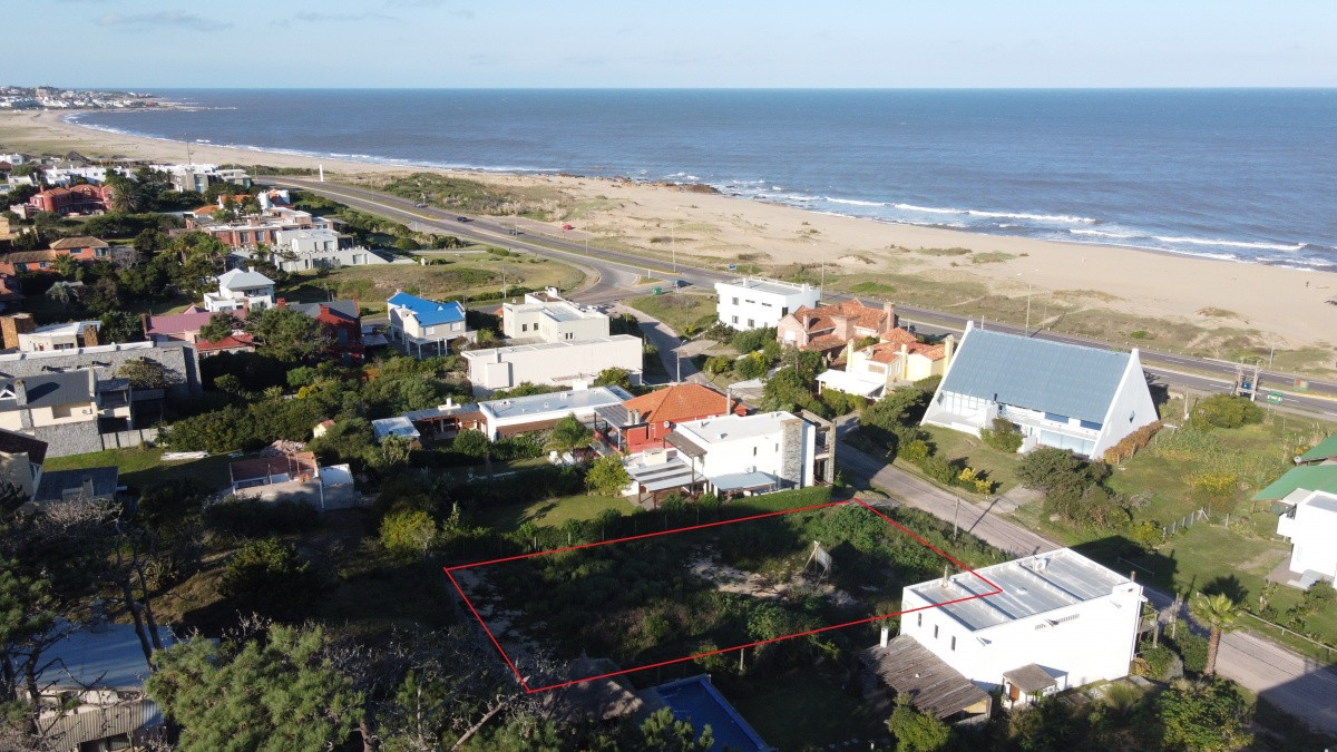 LOTE EN VENTA EN MONTOYA A UNA CUADRA DE LA PLAYA 