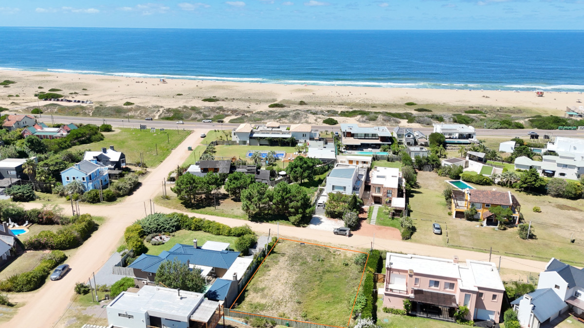Terreno en Montoya a pasos del Mar 
