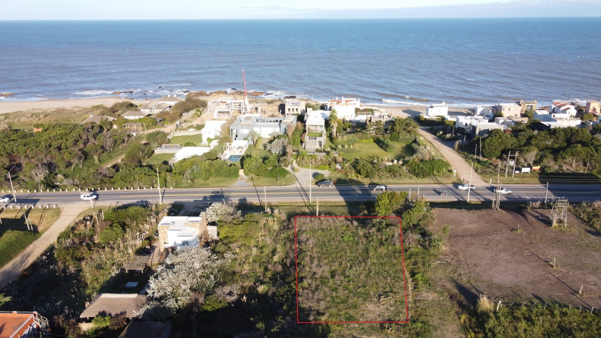 Lote en Altos de Punta Piedras sobre Ruta 10 a pocos metros del Mar