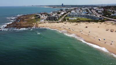 EXCELENTE APARTAMENTO EN VENTA FRENTE A PLAYA MONTOYA 3 DORMITORIOS