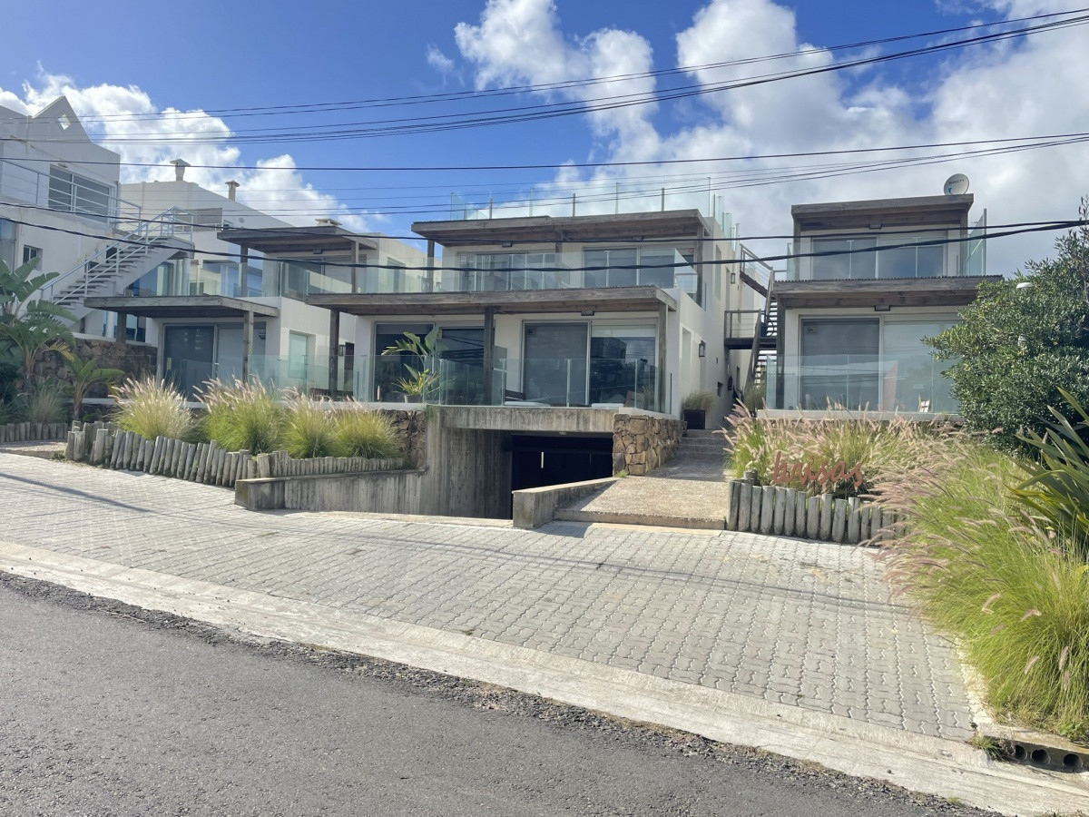 APARTAMENTO EN VENTA, MUY BUENA UBICACION EN LA BARRA 3 DORMITORIOS