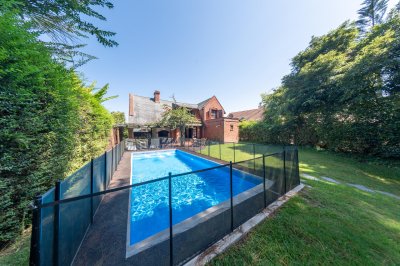 Venta Casa 3 dormitorios mas dependencia Rincón del Indio  Playa Brava Punta del Este  con Piscina