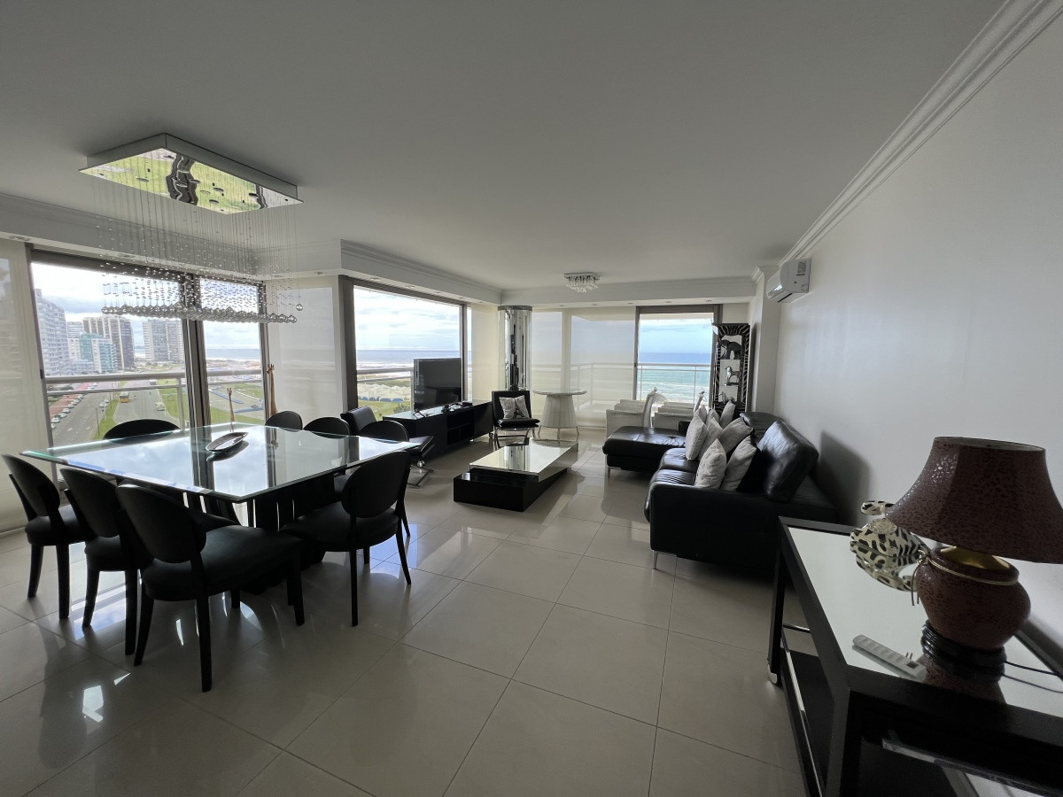 Alquiler y venta de hermosa planta en Torre Imperiale II, Playa Brava.