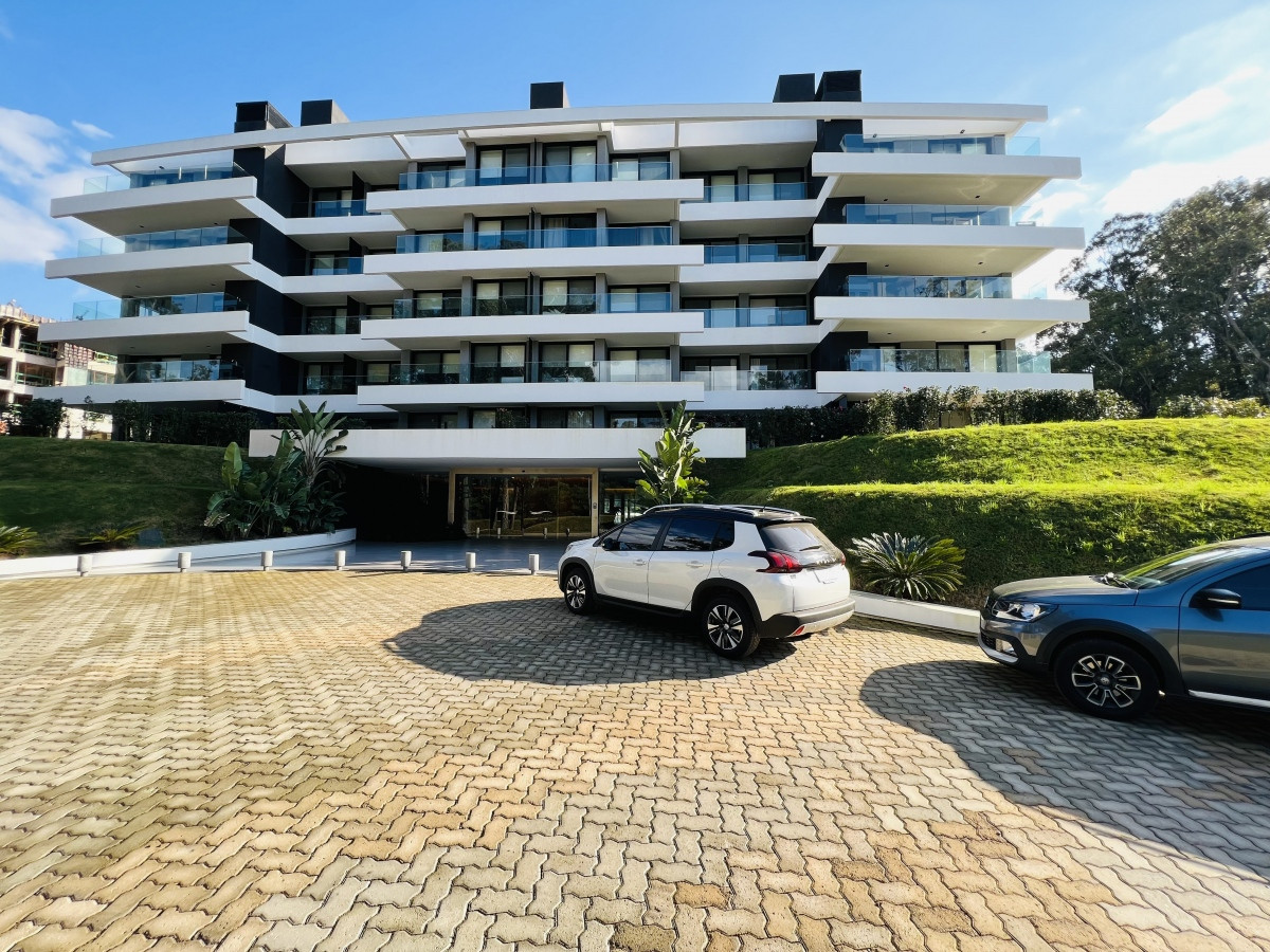 Venta de Apartamento en Crystal View en Complejo Solanas Resort Barrio Privado.