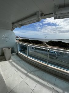 En alquiler apartamento de 3 dormitorios y 4 baños en parada 4 de playa mansa 