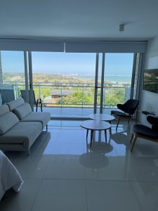 Apartamento con terraza y vista al mar 