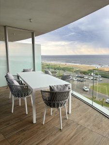 En alquiler depto de 3 dormitorios más dependencia de servicio Punta del Este 