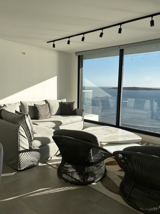 En venta departamento de 3 dormitorios Playa Mansa 