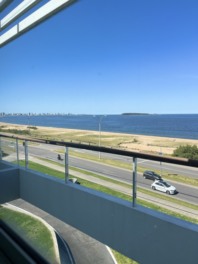En venta y alquiler apartamento de 3 suite y dependencia Punta del Este 
