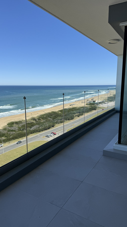 En venta departamento de 3 dormitorios Punta del Este 