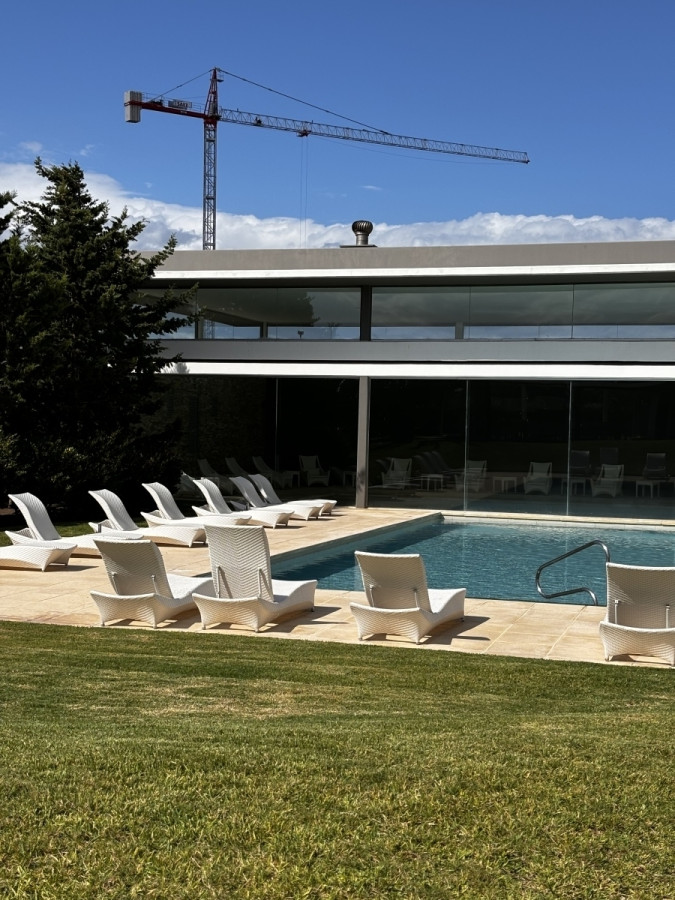 En venta exclusiva unidad en Playa Brava