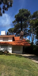 Alquiler anual de casa de 3 dormitorios mas dependencia de servicio en Aidy Grill Punta del Este 