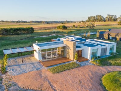 En venta y alquiler anual casa barrio privado apunta del Este 