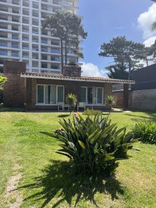 Casa de 3 dormitorios Aidy Grill Punta del Este en alquiler anual 