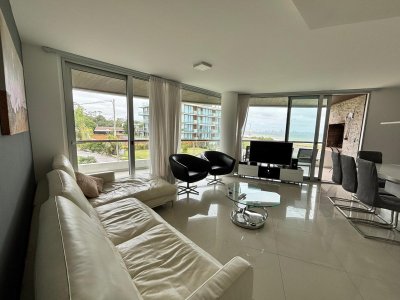 Apartamento de 3 dormitorios, primera linea Punta del Este