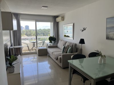 Alquiler invernal de apartamento de 1 dormitorio con cochera en zona Shopping