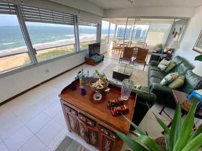 Apartamento 3 dormitorios y dependencia frente al mar vista despejada 