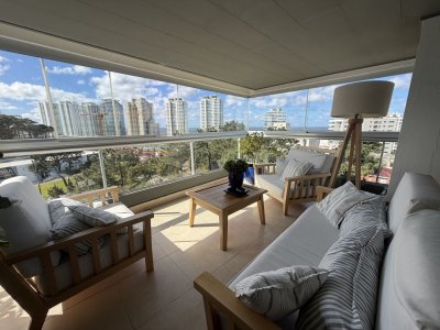 Apartamento 3 Dormitorios Avenida Roosevelt Punta del Este Cochera