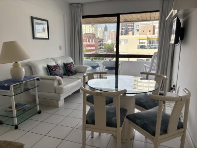 Apartamento de 2 dormitorio - En Península con parrillero exclusivo en la terraza