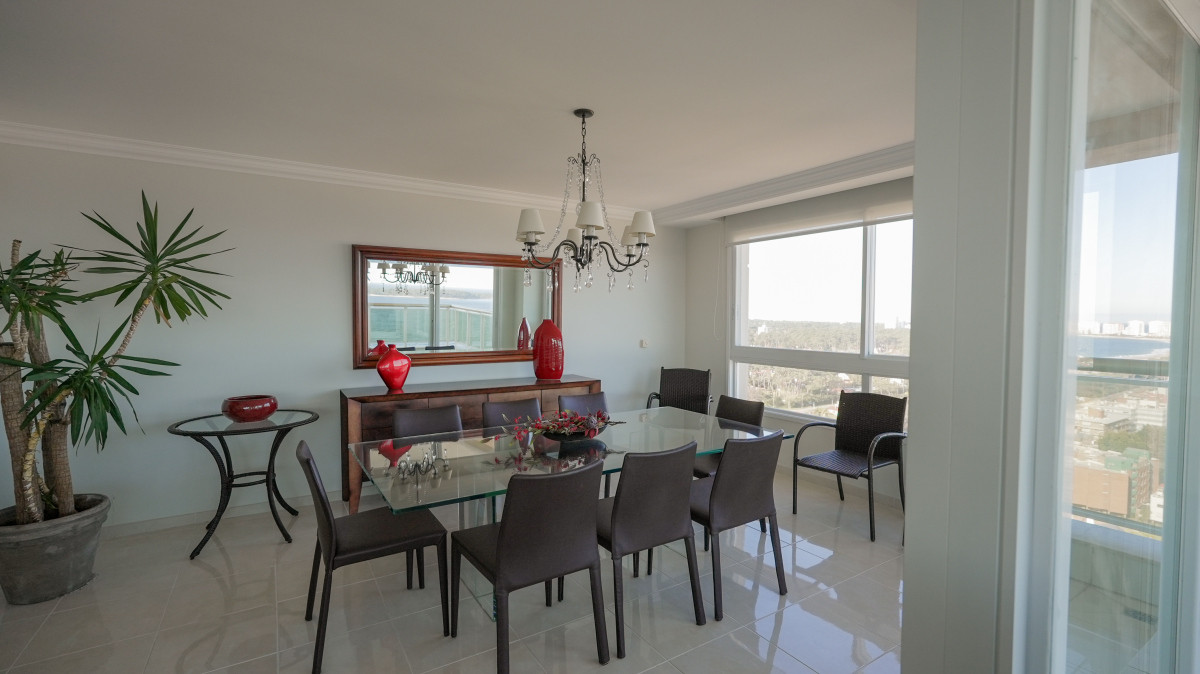 Apartamento de 3 dormitorios a la venta y en alquiler anual - Punta del Este 
