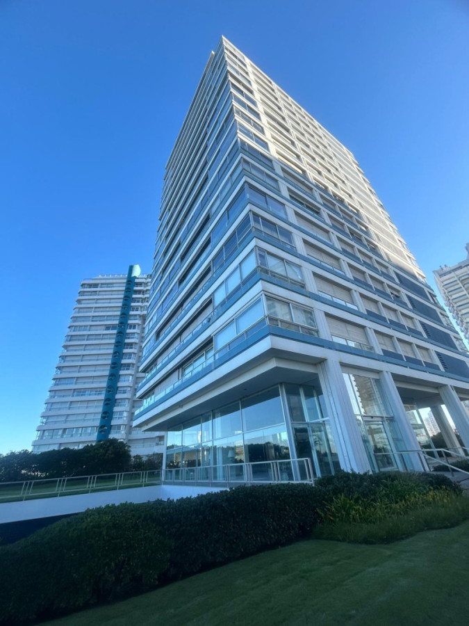 apartamento en venta 3 dormitorios más servicio en brava 