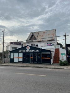 OPORTUNIDA INVERSORES !!!! local con casa. Zona Comercial La Barra . 