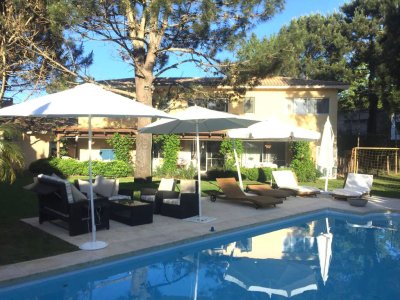 VENTA EXCELENTE CASA EN LA ARBOLADA BARRIO PRIVADO PUNTA DEL ESTE