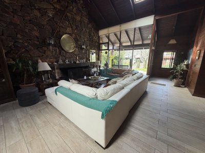 Casa 4 Dormitorios + dep y Piscina en Punta del Este VENTA