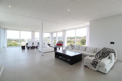 CASA EN JOSE IGNACIO BARRIO PRIVADO