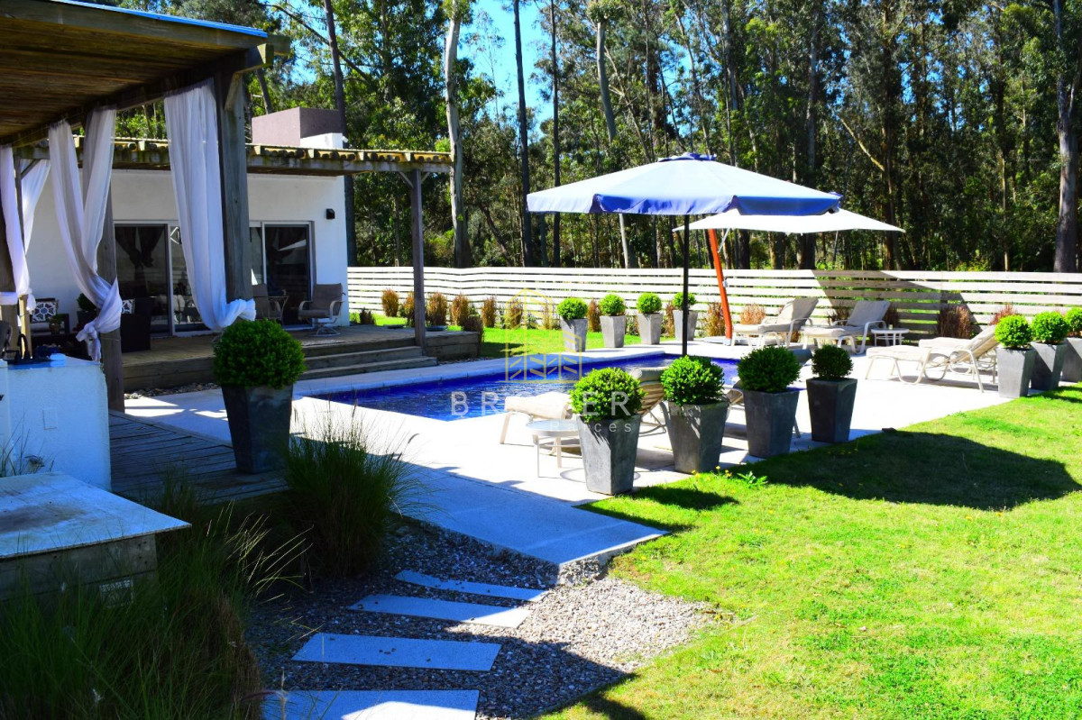 Venta Casa Pinares Punta del Este Burnett 3 suites piscina hermosa!