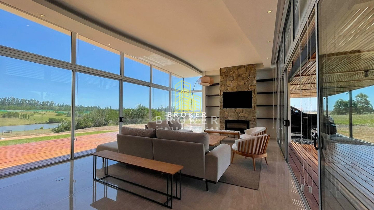 Venta De Casa En Pueblo Mio Manantiales, 4 dormitorios