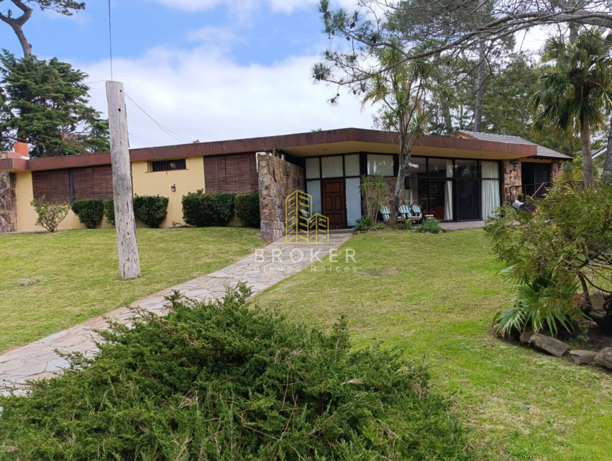 Venta casa Punta del Este Playa Mansa 5 dormitorios