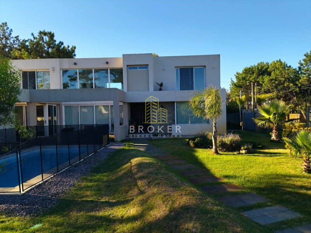 Alquiler casa El Pinar frente al mar 4 dormitorios