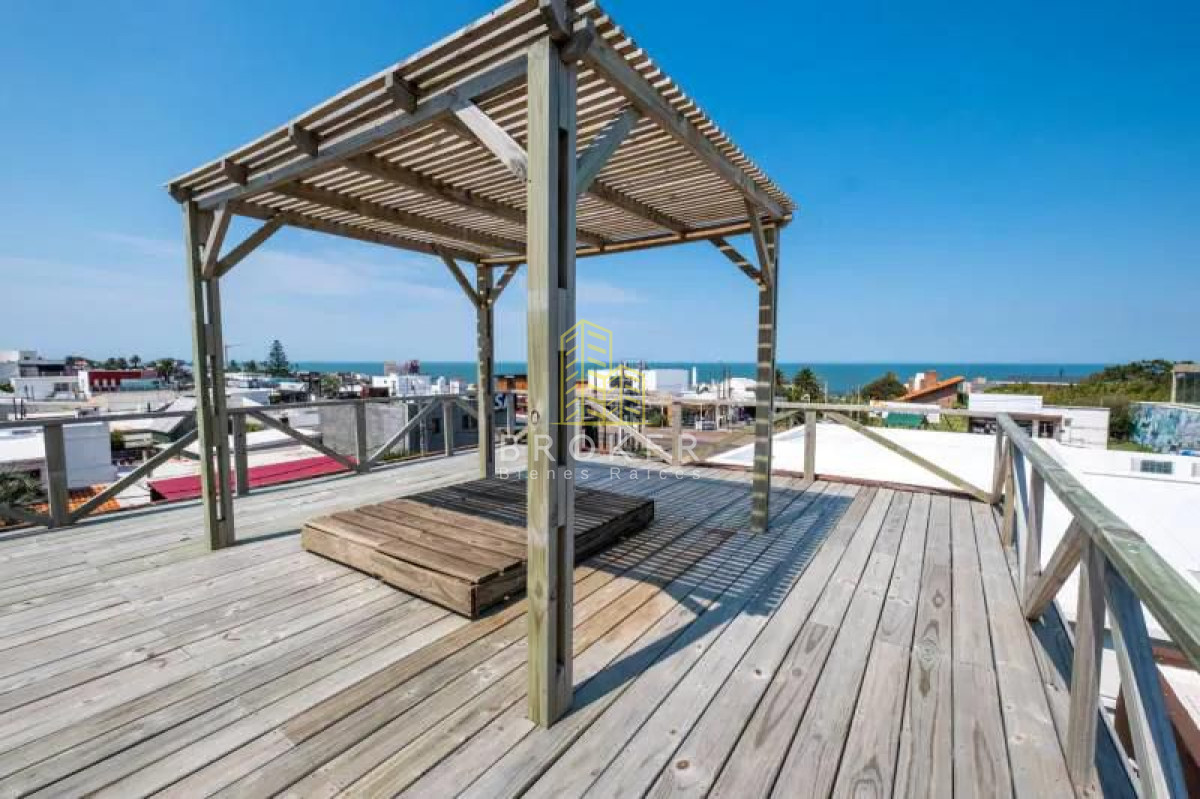 Venta de amplia casa en el corazon de la barra, Punta del Este.