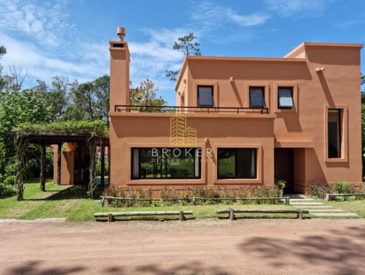 Casa 2 dormitorios barrio privado, Pinares. Punta del Este, Uruguay.