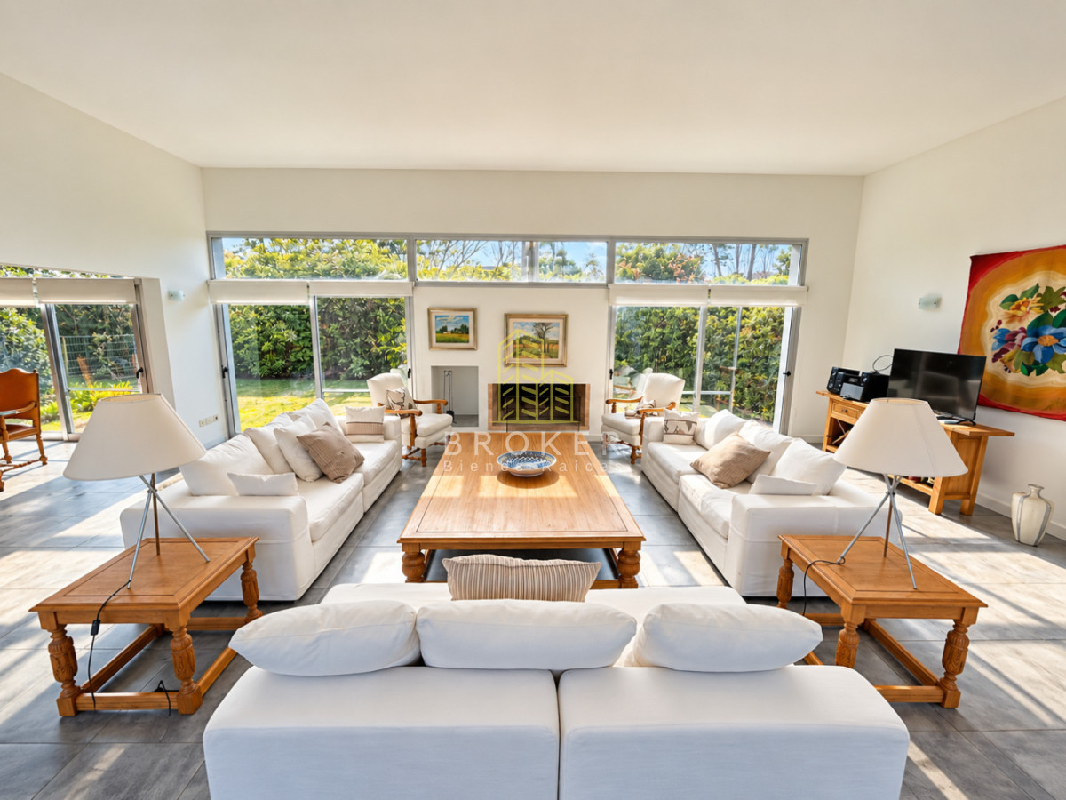 Venta Casa Barrio Privado La Arbolada Punta del Este 4 dormitorios 3 suites