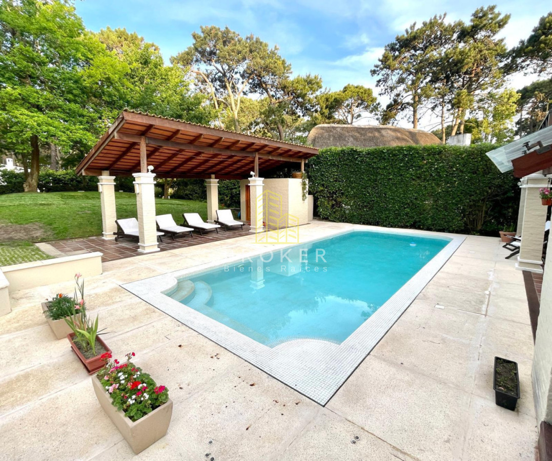 Alquiler anual de hermosa casa en barrio golf