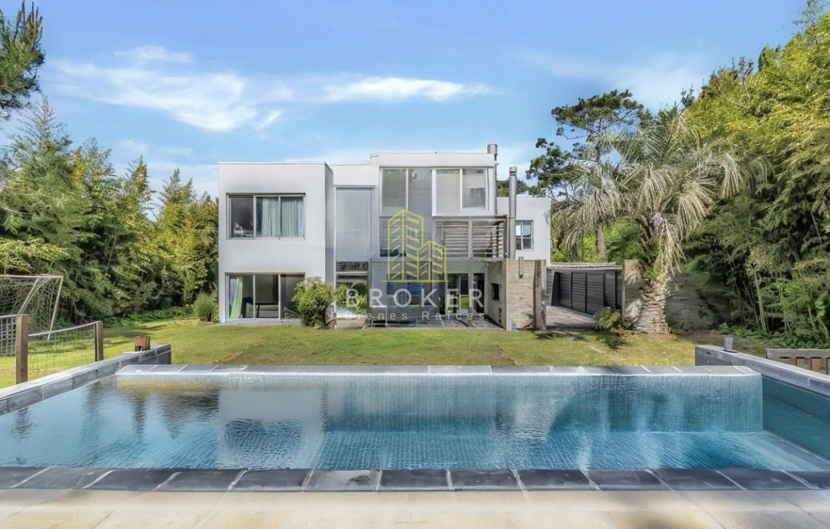 Venta Casa en San Rafael Punta del Este, 6 dormitorios y piscina