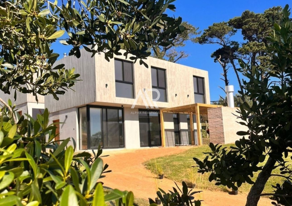 casa en venta a estrenar punta del este próxima al mar con financiación - c21368c