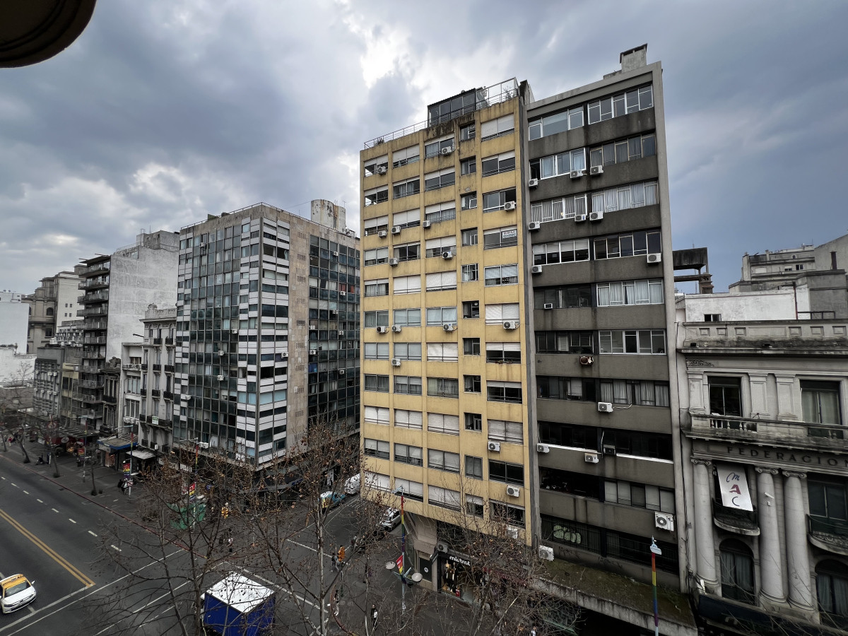 Venta 2 Departamentos con 14 Dormitorios sobre Av 18 de Julio (cod 1125)