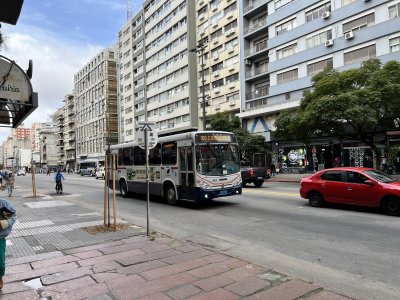 Alquiler Local Comercial sobre Av. 18 de Julio