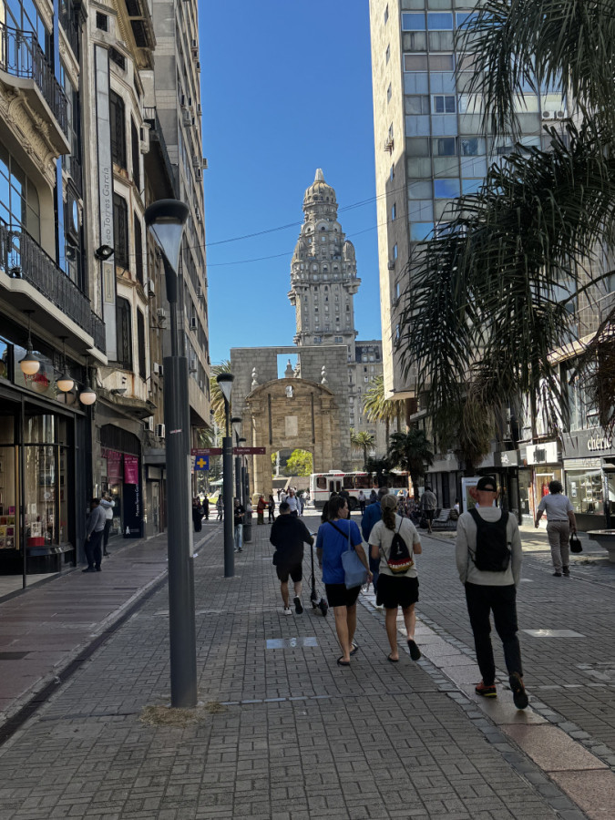 Venta Edificio Corporativo 2000m² en Ciudad Vieja - 5 Niveles - Ideal Inversión (cod 1570)