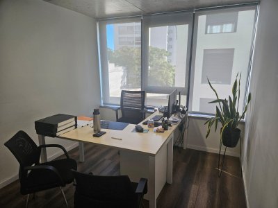 Venta oficina 94m2 con garaje a pasos de WTC con renta 