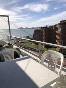 Venta apartamento 2 dormitorios en suite a una cuadra del mar zona puerto, edificio Positano