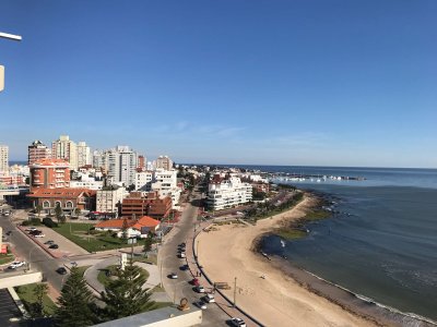 Apartamento en venta Playa Mansa 3 dormitorios