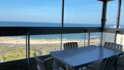 Apartamento en venta Playa Mansa 3 dormitorios