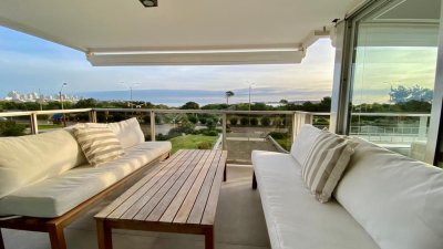 Apartamento en venta Playa Mansa 3 dormitorios