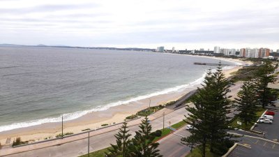 Apartamento en venta Playa Mansa 3 dormitorios