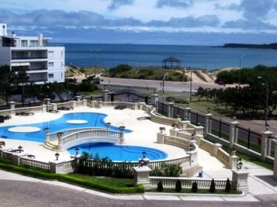 Apartamento en venta Playa Mansa 3 dormitorios