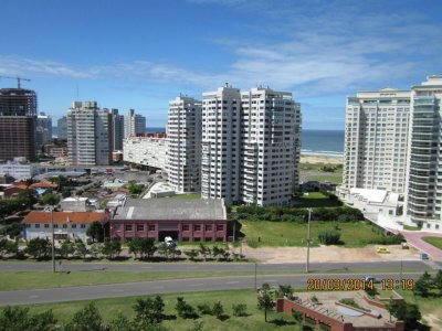 Apartamento en venta y alquiler temporario Playa Mansa 2 dormitorios
